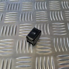 Stikla pacelšanas poga priekš VW GOLF IV 1999