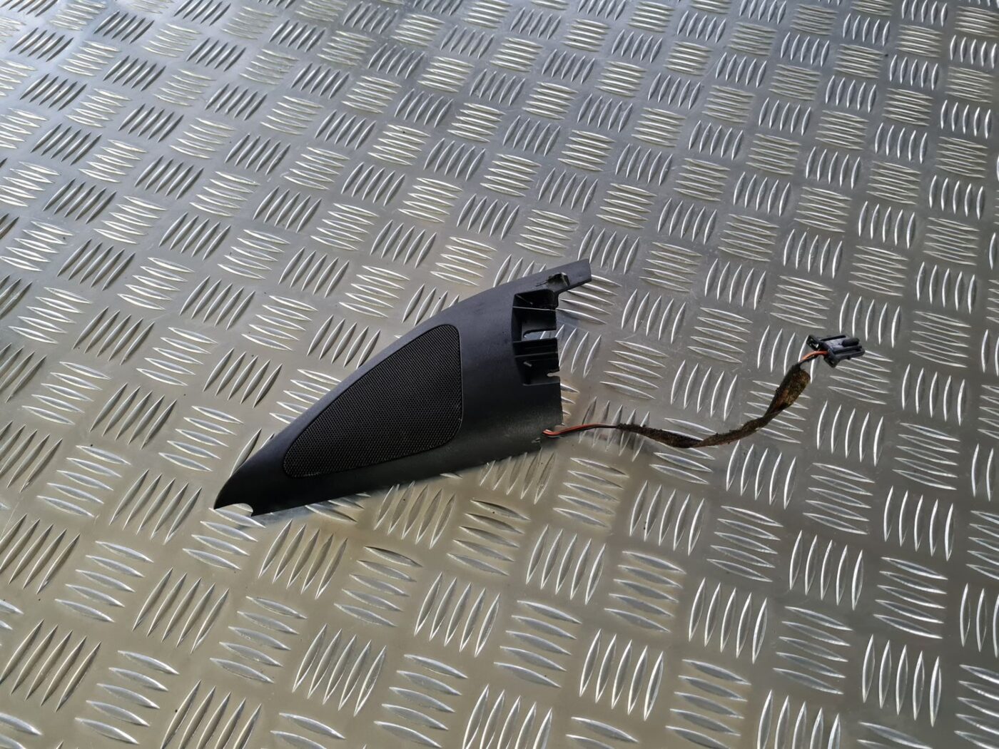 Durvju spoguļa apdares uzlika salonā (ar skaļruni) priekš VW GOLF IV 1999 1 Durvju spoguļa apdares uzlika salonā (ar skaļruni) priekš VW GOLF IV 1999