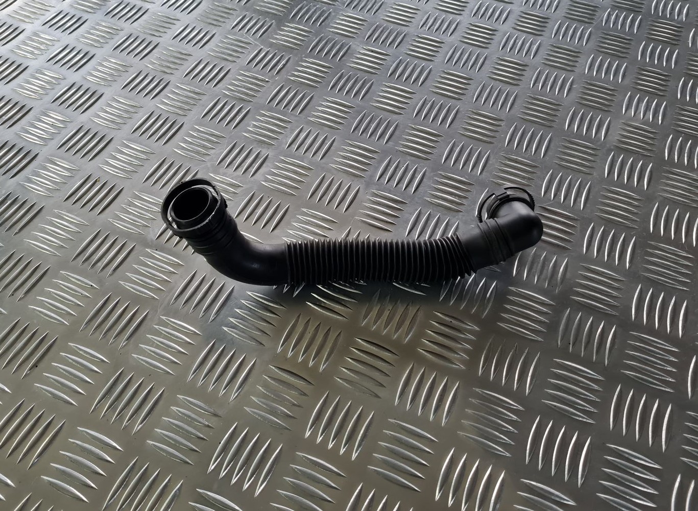 Gaisa vads priekš VW GOLF IV 1999 1 Gaisa vads priekš VW GOLF IV 1999