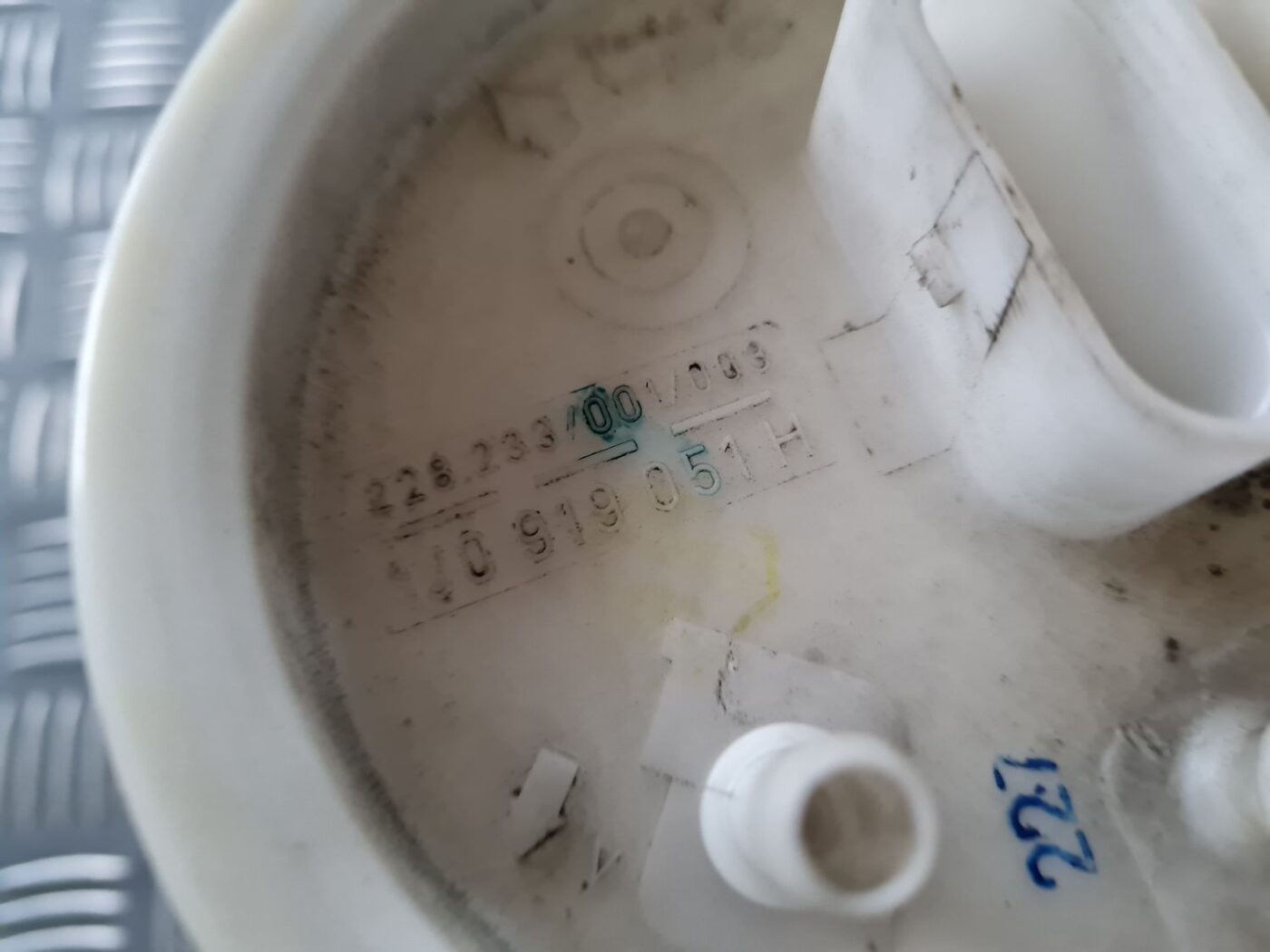 Degvielas tvertnes sūknis priekš VW GOLF IV 1999 2 Degvielas tvertnes sūknis priekš VW GOLF IV 1999