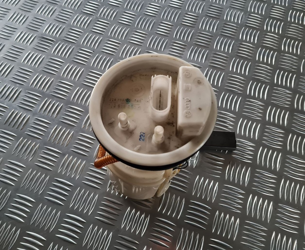 Degvielas tvertnes sūknis priekš VW GOLF IV 1999 9 Degvielas tvertnes sūknis priekš VW GOLF IV 1999