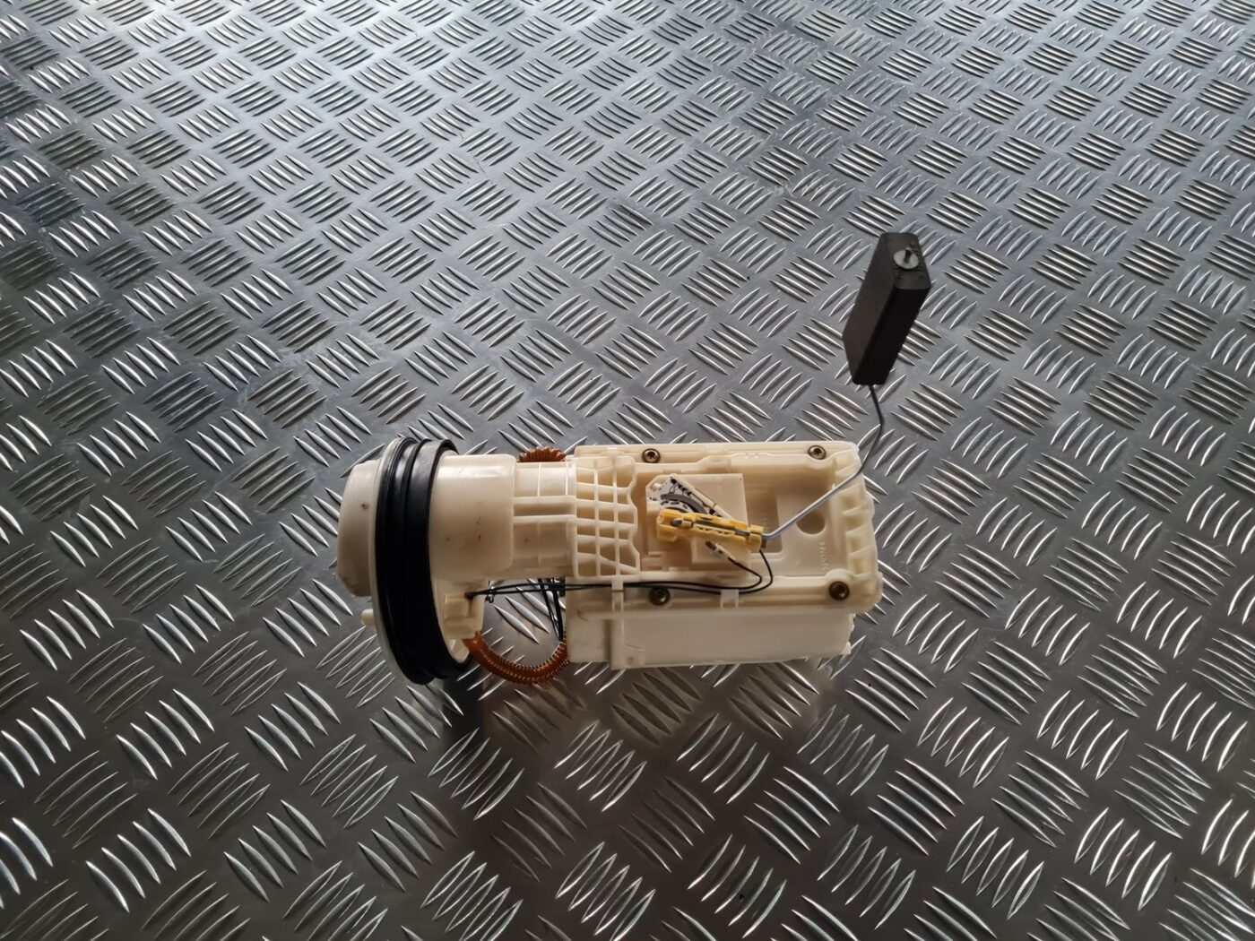 Degvielas tvertnes sūknis priekš VW GOLF IV 1999 8 Degvielas tvertnes sūknis priekš VW GOLF IV 1999