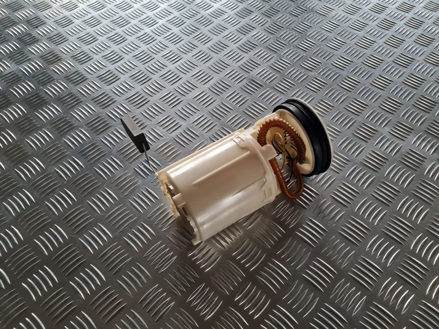 Degvielas tvertnes sūknis priekš VW GOLF IV 1999 5 Degvielas tvertnes sūknis priekš VW GOLF IV 1999