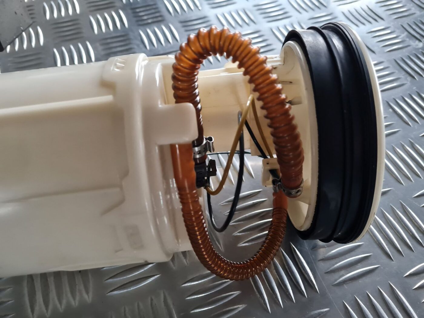 Degvielas tvertnes sūknis priekš VW GOLF IV 1999 4 Degvielas tvertnes sūknis priekš VW GOLF IV 1999