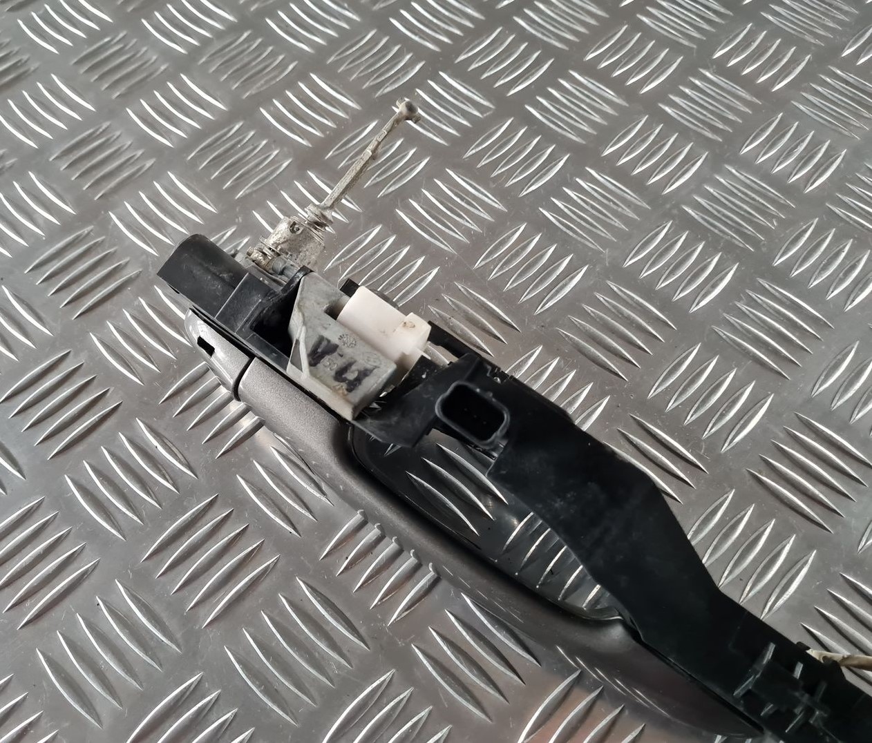 Priekšējāis kreisais durvju rokturis priekš RENAULT LAGUNA 2008 3 Priekšējāis kreisais durvju rokturis priekš RENAULT LAGUNA 2008