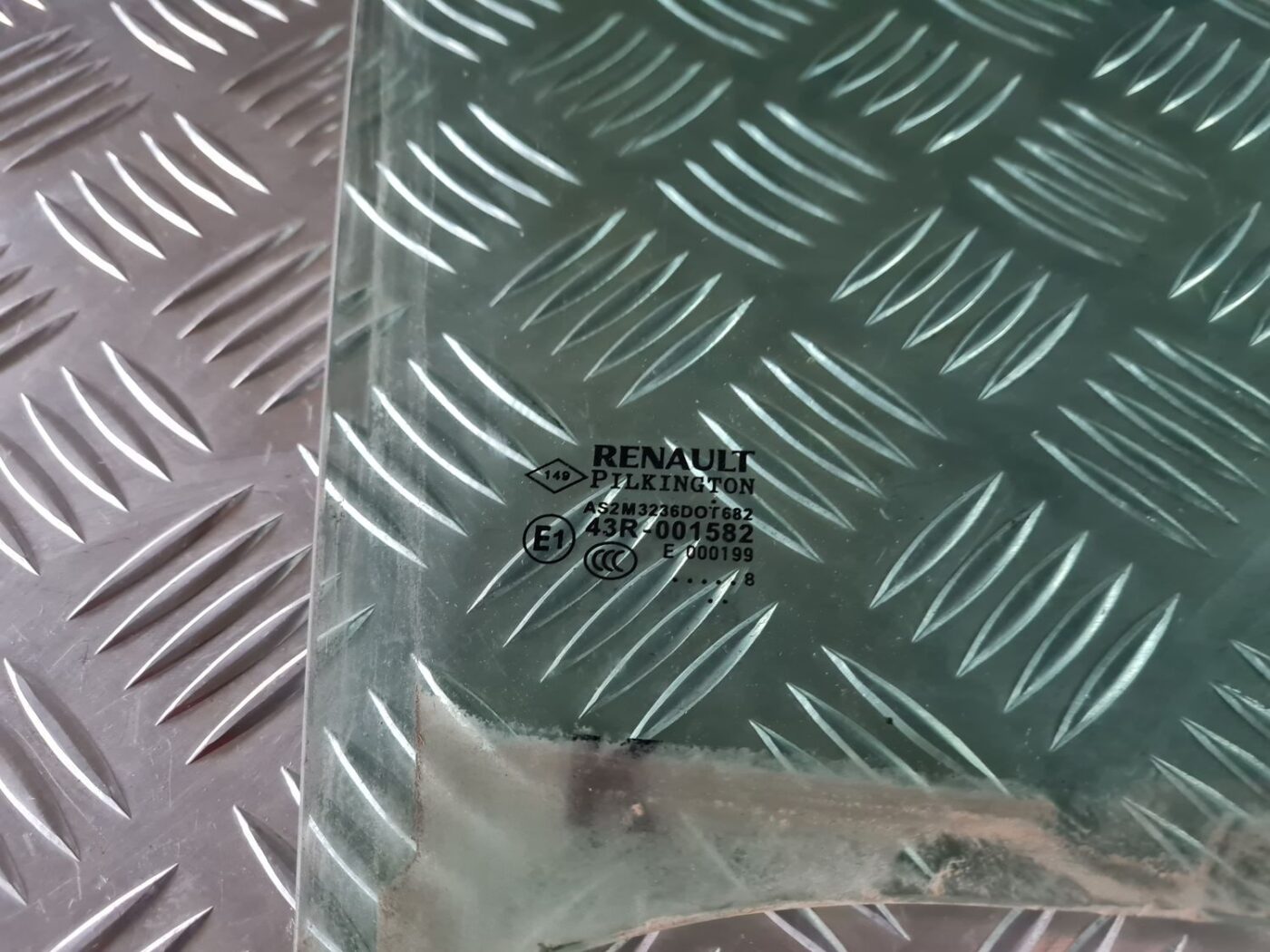 Aizmugurējo labo durvju stikls priekš RENAULT LAGUNA 2008 2 Aizmugurējo labo durvju stikls priekš RENAULT LAGUNA 2008