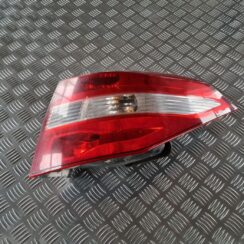 Aizmugurējais labais lukturis priekš RENAULT LAGUNA 2008