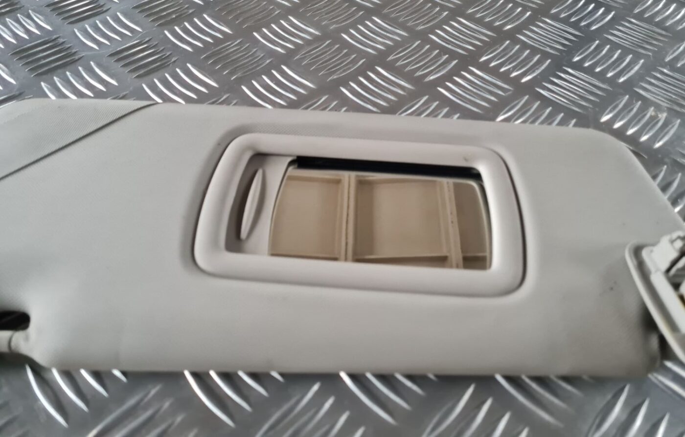 Saules aizsargs priekš RENAULT LAGUNA 2008 2 Saules aizsargs priekš RENAULT LAGUNA 2008