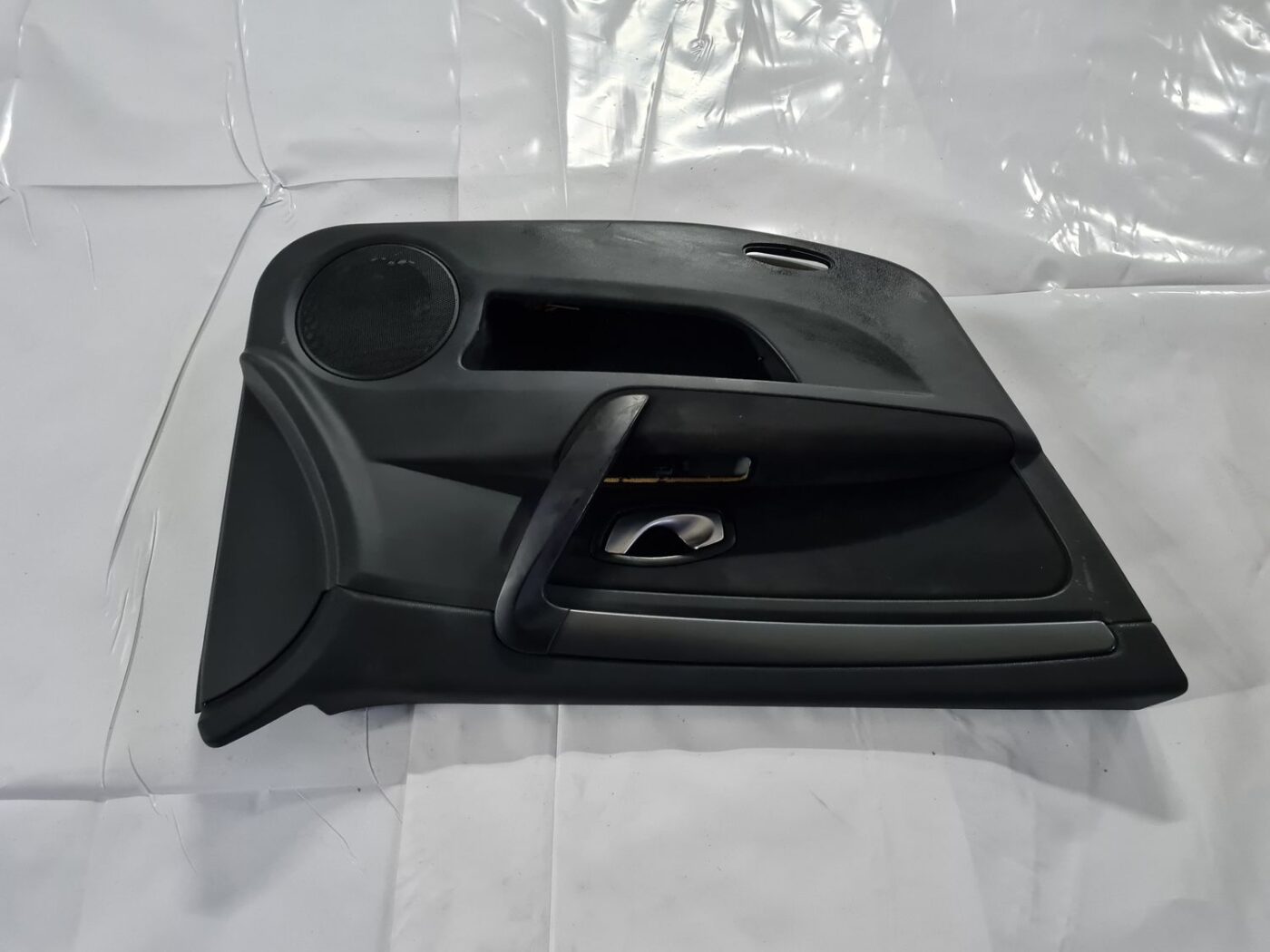 Priekšējo kreiso durvju apdare priekš RENAULT LAGUNA 2008 2 Priekšējo kreiso durvju apdare priekš RENAULT LAGUNA 2008