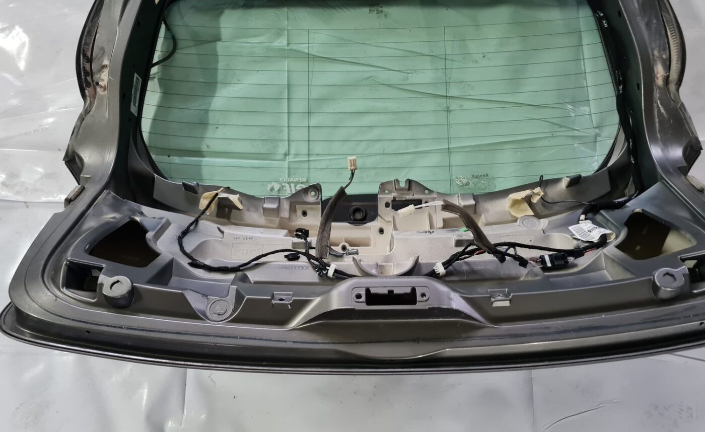Bagāžnieka vāks priekš RENAULT LAGUNA 2008 4 Bagāžnieka vāks priekš RENAULT LAGUNA 2008