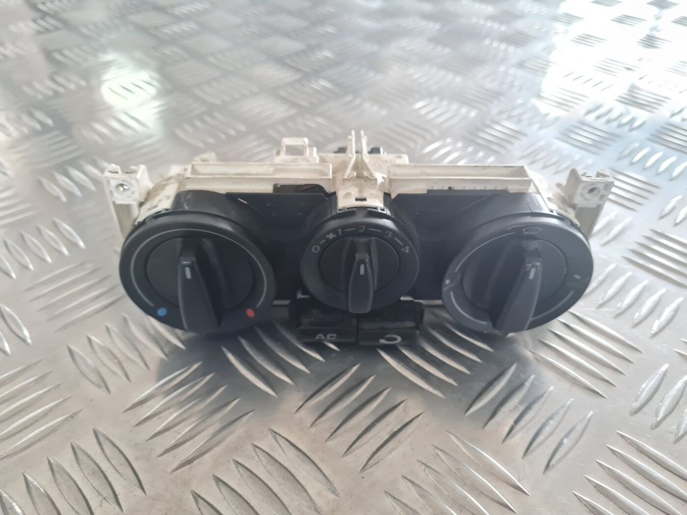 Klimata kontroles bloks priekš SKODA OCTAVIA 2002 2 Klimata kontroles bloks priekš SKODA OCTAVIA 2002