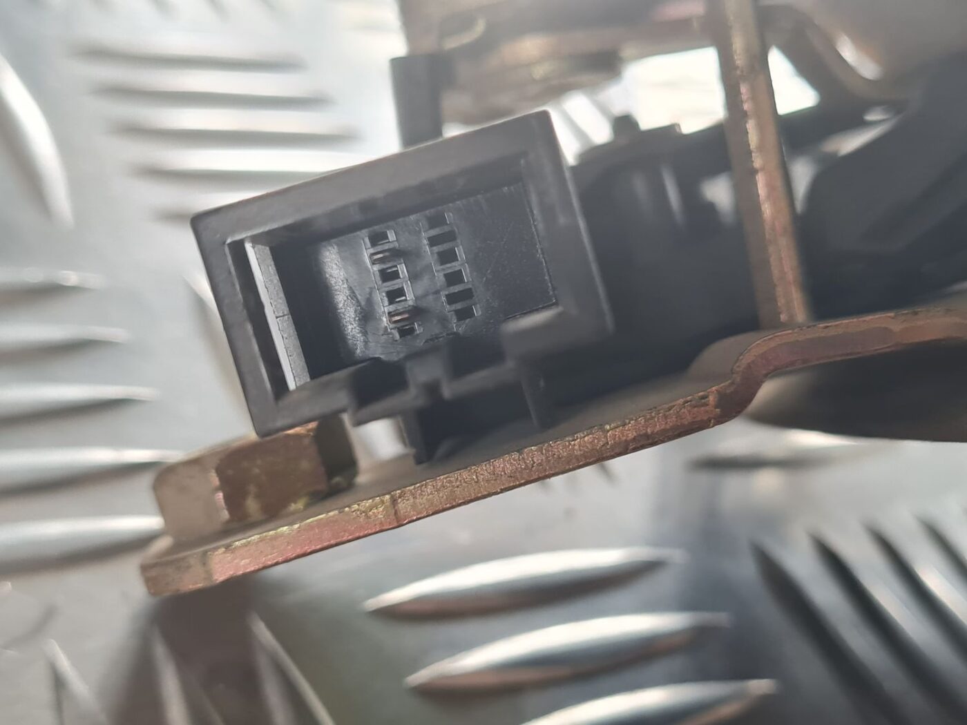 Bagāžnieka vāka slēdzene priekš SKODA OCTAVIA 2002 3 Bagāžnieka vāka slēdzene priekš SKODA OCTAVIA 2002