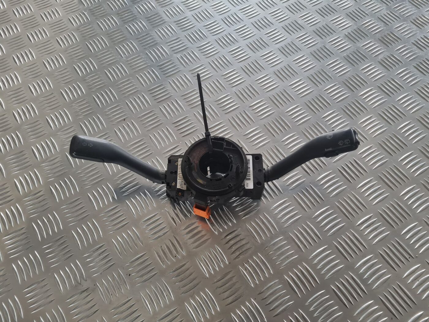 Stūres statnes slēdzis priekš SKODA OCTAVIA 2002 1 Stūres statnes slēdzis priekš SKODA OCTAVIA 2002