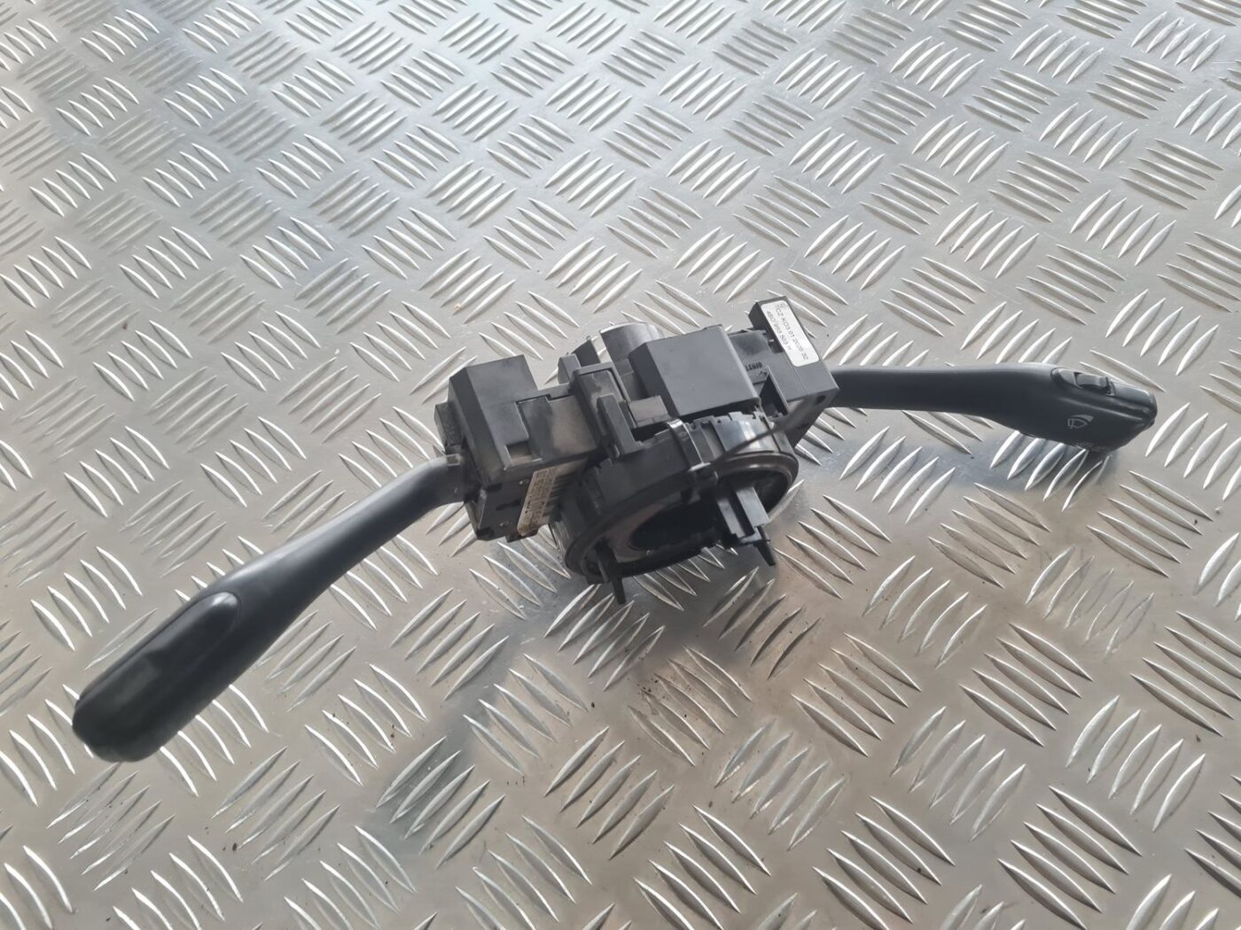 Stūres statnes slēdzis priekš SKODA OCTAVIA 2002 6 Stūres statnes slēdzis priekš SKODA OCTAVIA 2002