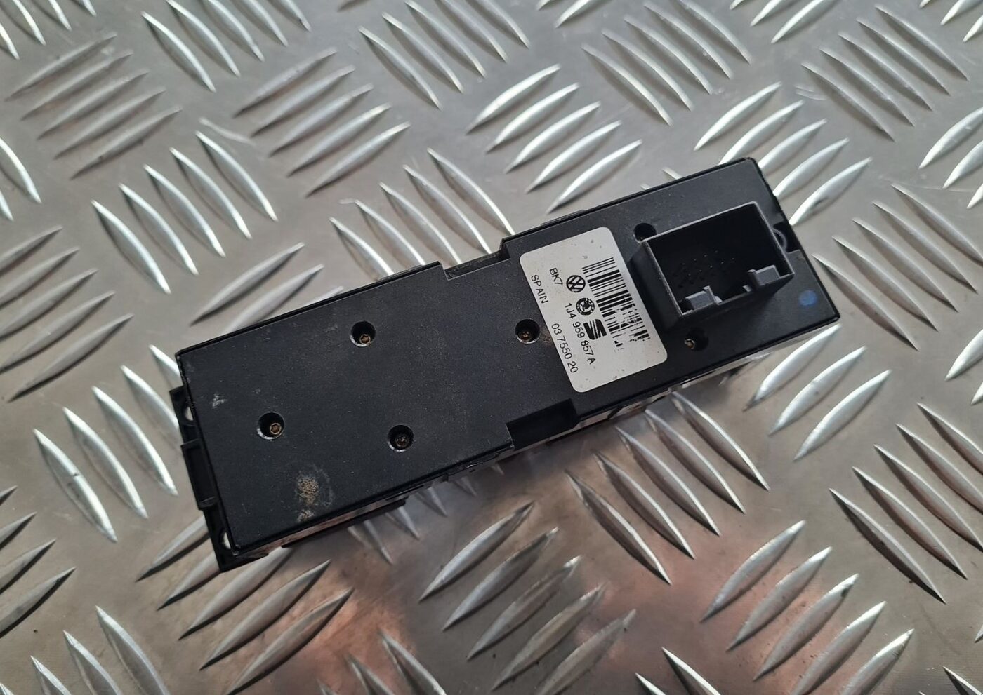 Šofera durvju slēdža pogas priekš SKODA OCTAVIA 2002 4 Šofera durvju slēdža pogas priekš SKODA OCTAVIA 2002