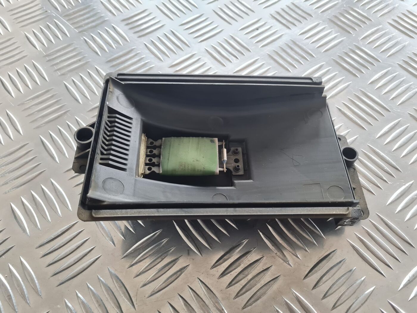 Salona ventilatora rezistors priekš SKODA OCTAVIA 2002 2 Salona ventilatora rezistors priekš SKODA OCTAVIA 2002