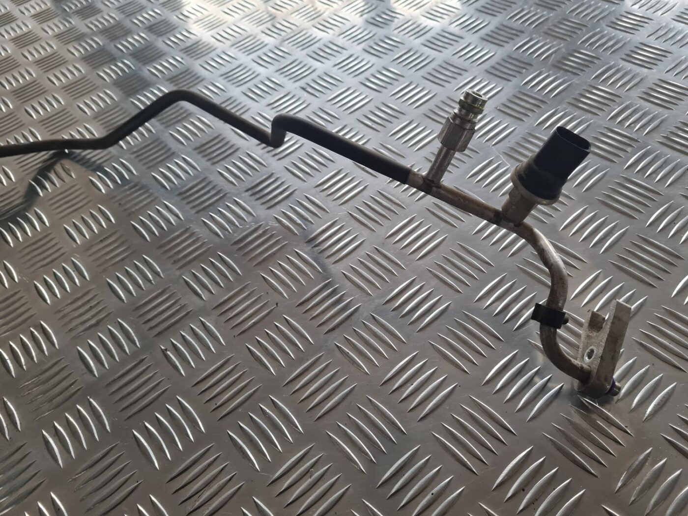 Gaisa kondicioniera galvenā caurule priekš SKODA OCTAVIA 2002 4 Gaisa kondicioniera galvenā caurule priekš SKODA OCTAVIA 2002