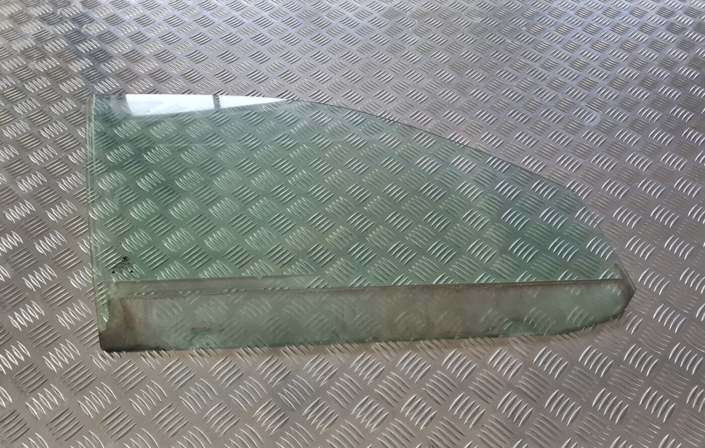 Priekšējo labo durvju stikls priekš SKODA OCTAVIA 2002 1 Priekšējo labo durvju stikls priekš SKODA OCTAVIA 2002