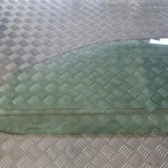 Priekšējo kreiso durvju stikls priekš SKODA OCTAVIA 2002