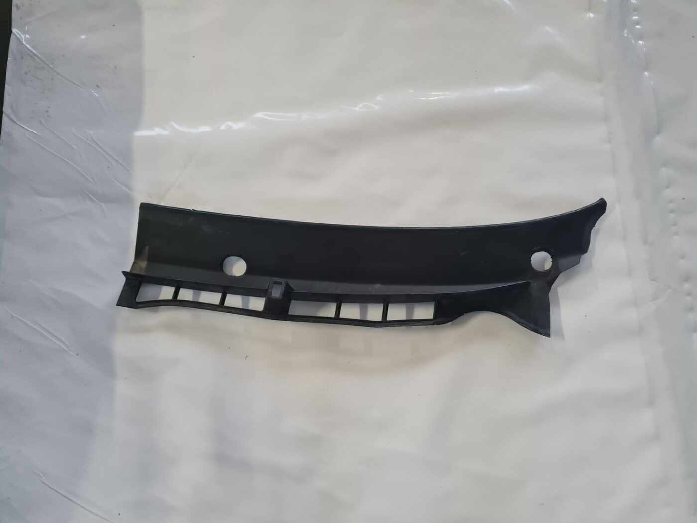 Vējstikla uzlikas (deflektora) režģis priekš SKODA OCTAVIA 2002 1 Vējstikla uzlikas (deflektora) režģis priekš SKODA OCTAVIA 2002