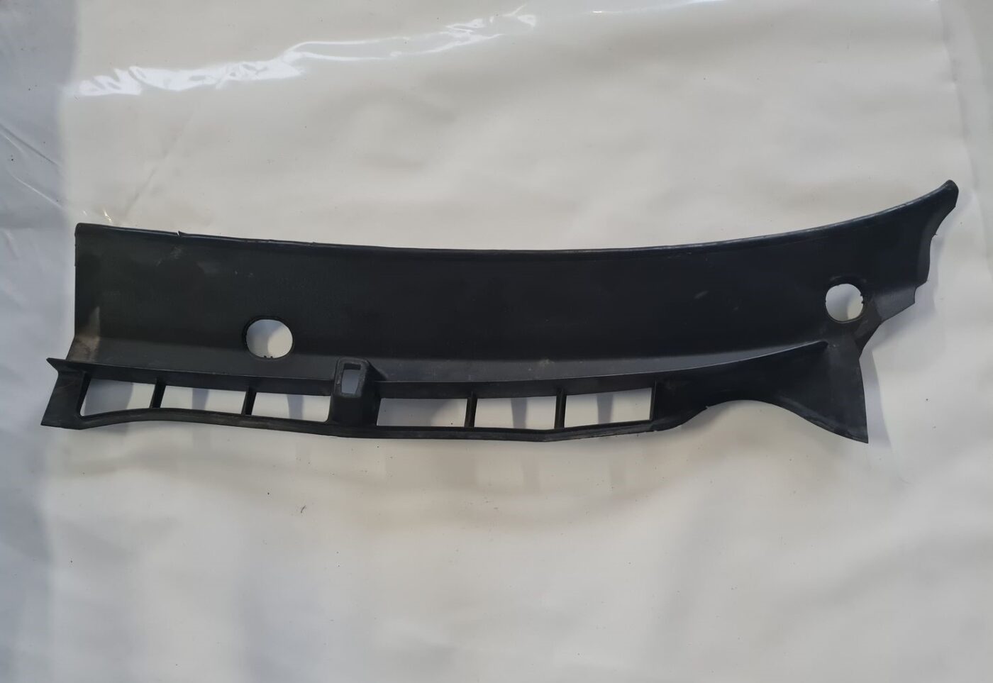 Vējstikla uzlikas (deflektora) režģis priekš SKODA OCTAVIA 2002 2 Vējstikla uzlikas (deflektora) režģis priekš SKODA OCTAVIA 2002