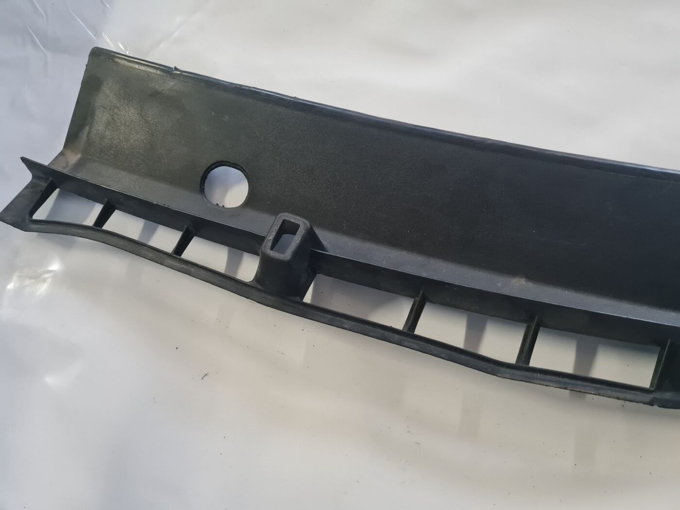 Vējstikla uzlikas (deflektora) režģis priekš SKODA OCTAVIA 2002 7 Vējstikla uzlikas (deflektora) režģis priekš SKODA OCTAVIA 2002