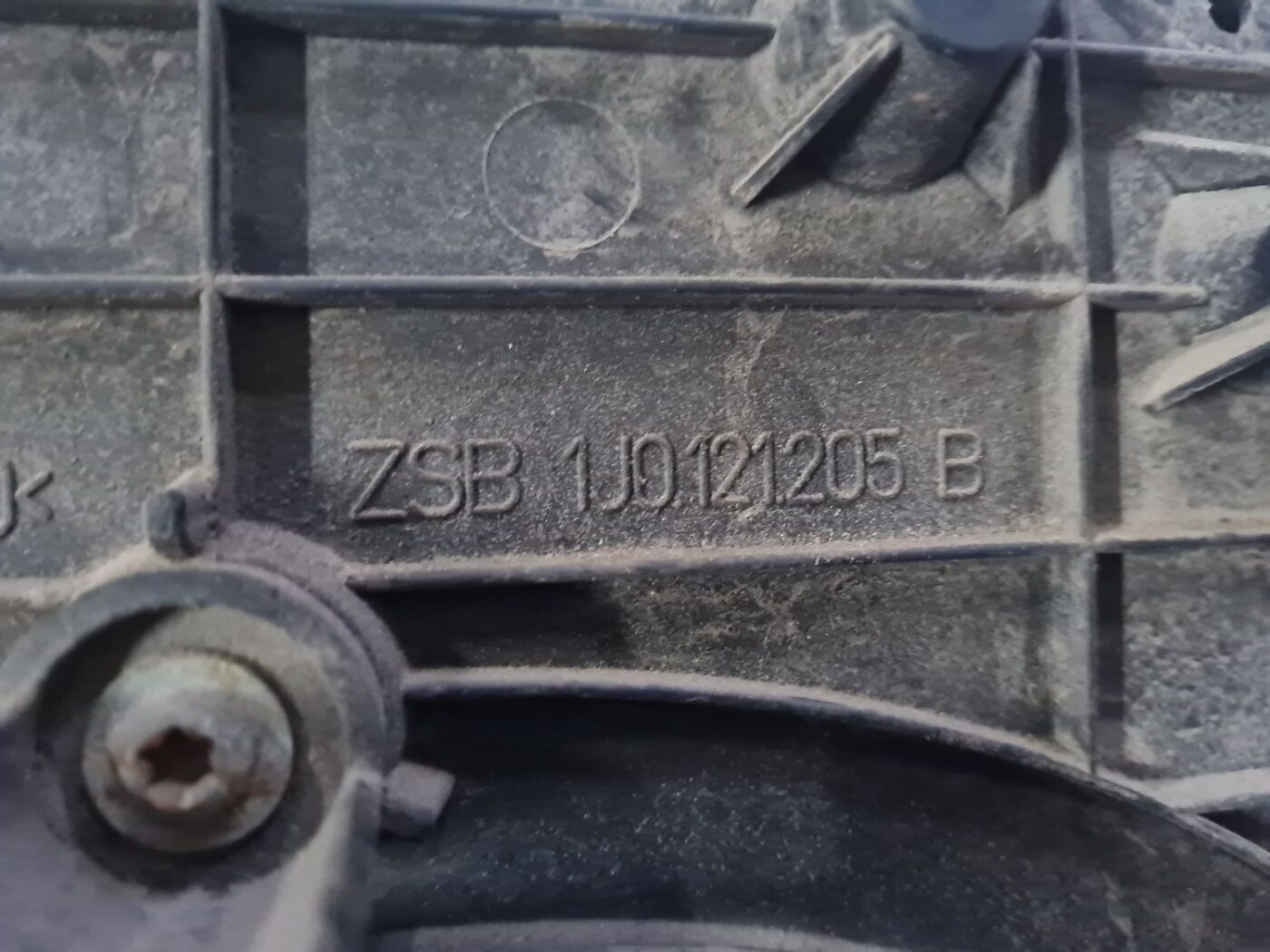 Dzesēšanas radiatora ventilators priekš SKODA OCTAVIA 2002 4 Dzesēšanas radiatora ventilators priekš SKODA OCTAVIA 2002