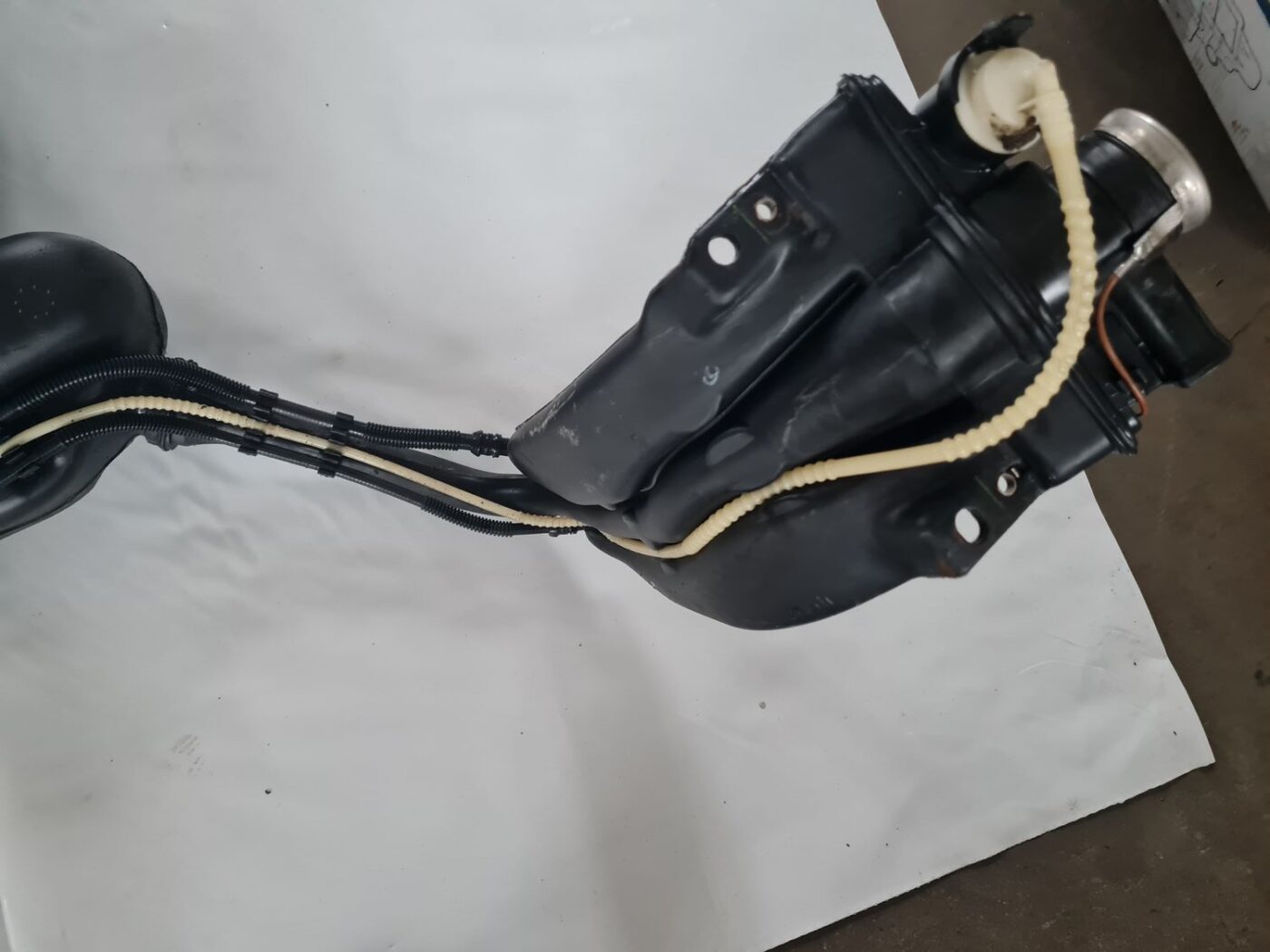 Degvielas tvertne priekš SKODA OCTAVIA 2002 4 Degvielas tvertne priekš SKODA OCTAVIA 2002