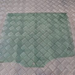 Aizmugurējo kreiso durvju stikls priekš ŠKODA FABIA 2003