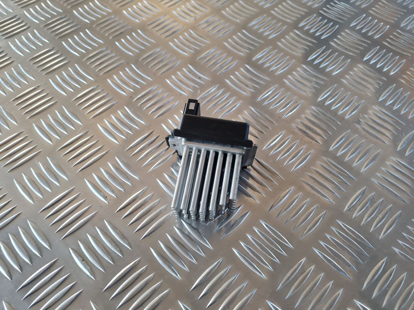 Salona ventilatora rezistors priekš AUDI A6 1998 2 Salona ventilatora rezistors priekš AUDI A6 1998