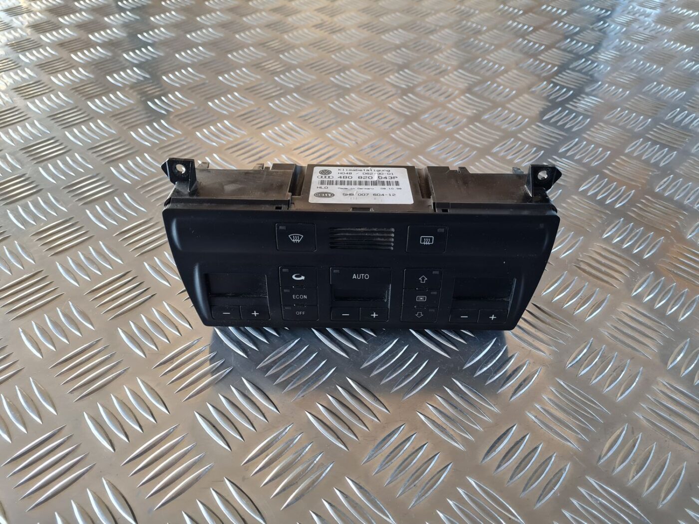 Klimata kontroles bloks priekš AUDI A6 1998 1 Klimata kontroles bloks priekš AUDI A6 1998