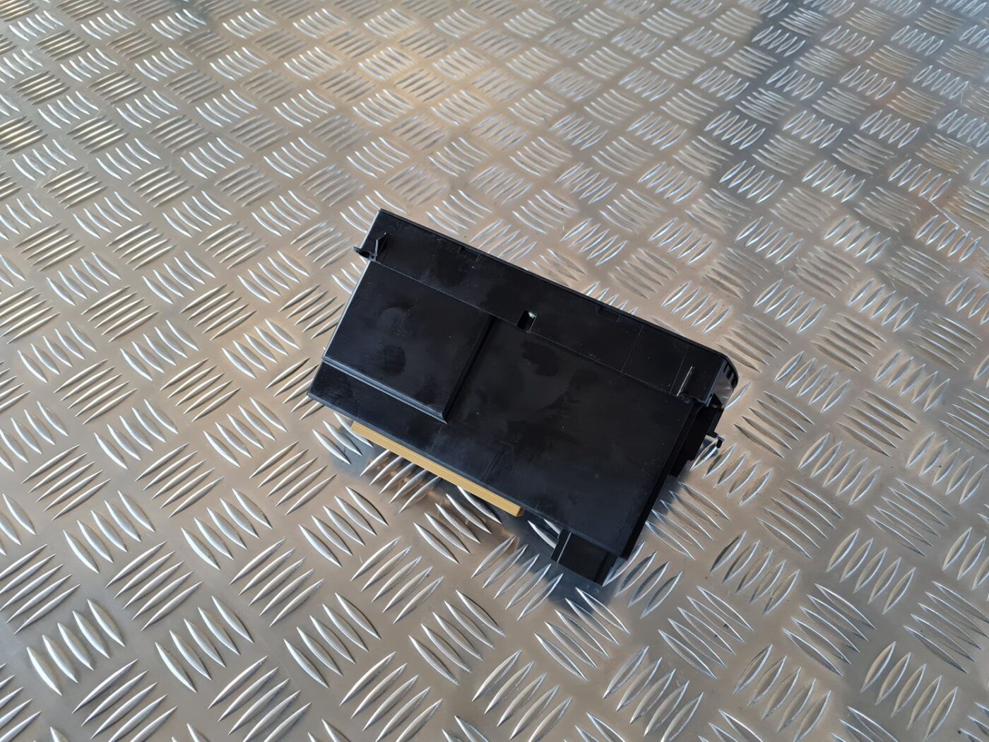 Klimata kontroles bloks priekš AUDI A6 1998 3 Klimata kontroles bloks priekš AUDI A6 1998