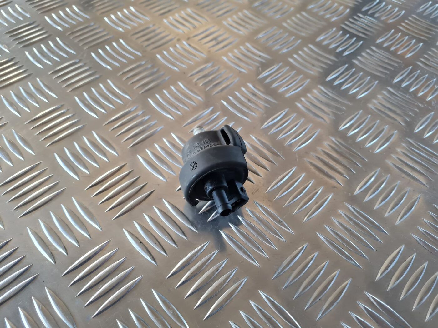 Solenoīda vakuuma vārsts priekš AUDI A6 1998 2 Solenoīda vakuuma vārsts priekš AUDI A6 1998