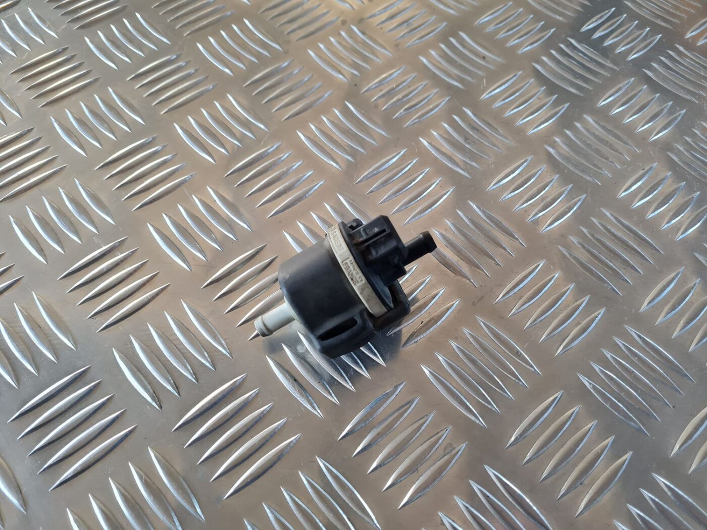 Solenoīda vakuuma vārsts priekš AUDI A6 1998 4 Solenoīda vakuuma vārsts priekš AUDI A6 1998