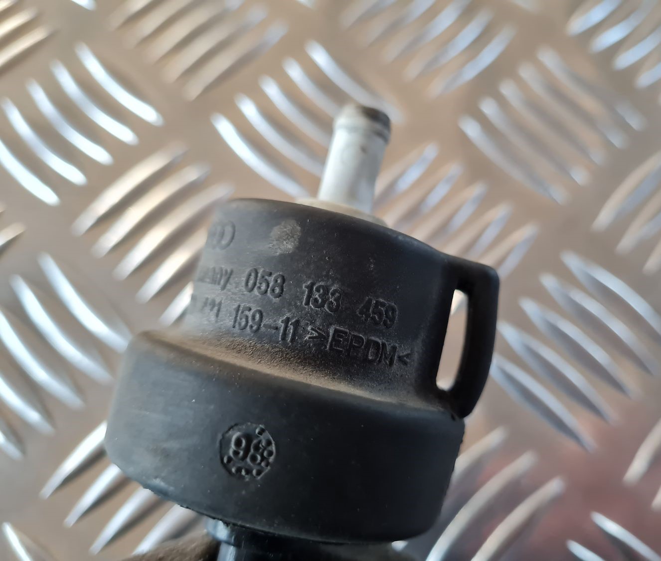 Solenoīda vakuuma vārsts priekš AUDI A6 1998 3 Solenoīda vakuuma vārsts priekš AUDI A6 1998