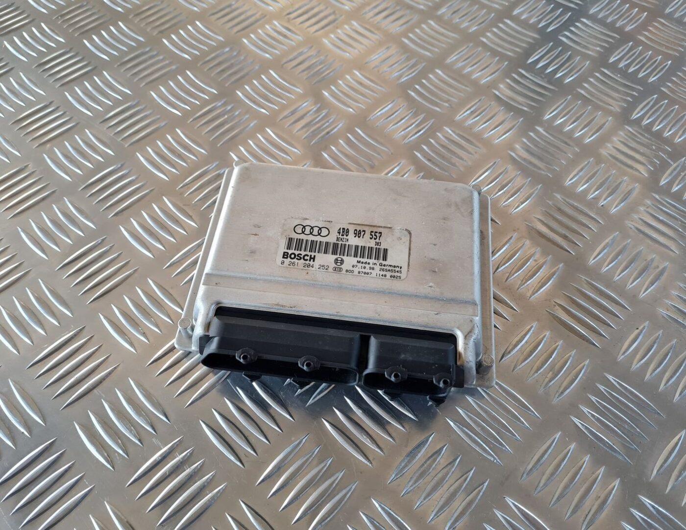 Dzinēja vadības bloks priekš AUDI A6 1998 1 Dzinēja vadības bloks priekš AUDI A6 1998