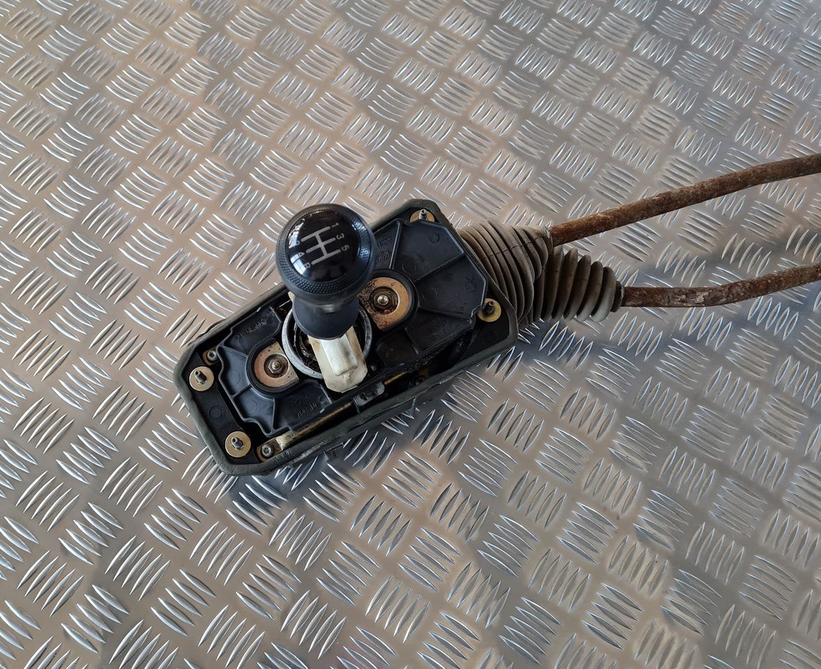 Ātrumu pārslēgšanas slēdzis priekš AUDI A6 1998 2 Ātrumu pārslēgšanas slēdzis priekš AUDI A6 1998