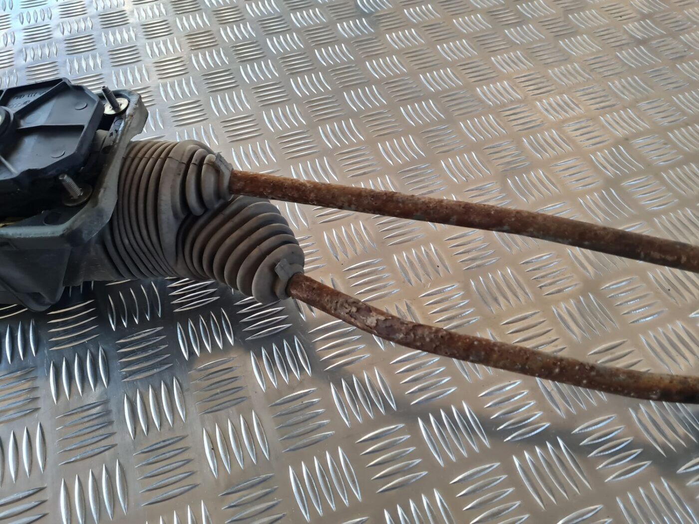 Ātrumu pārslēgšanas slēdzis priekš AUDI A6 1998 5 Ātrumu pārslēgšanas slēdzis priekš AUDI A6 1998