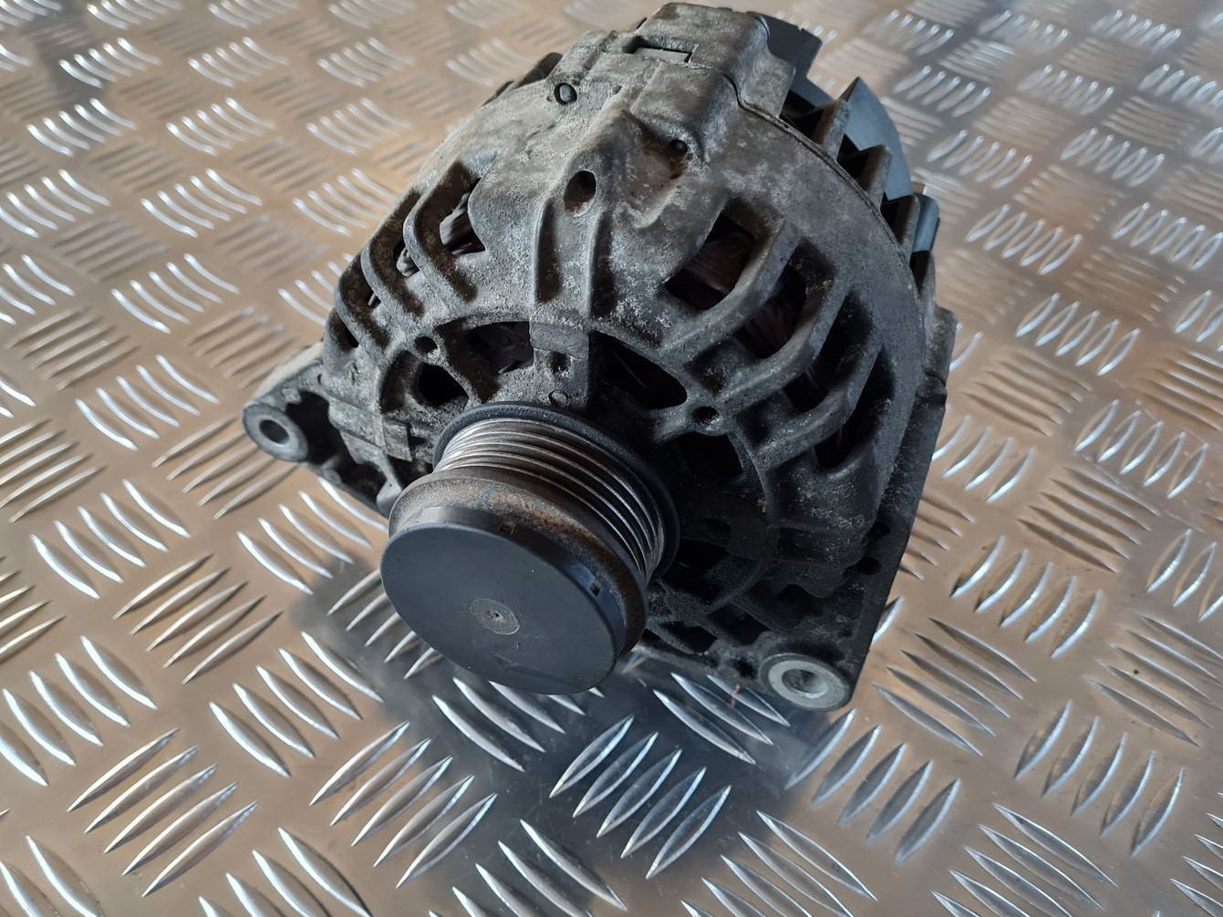 Ģenerators priekš AUDI A6 1998 2 Ģenerators priekš AUDI A6 1998