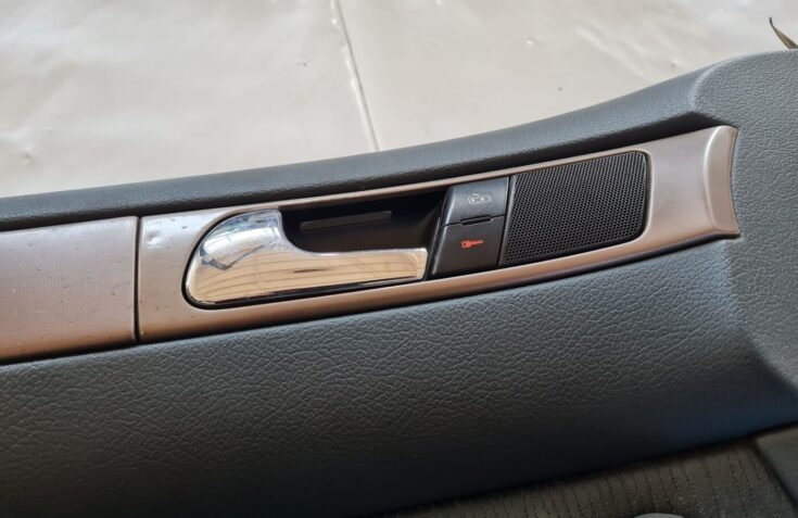Priekšējo kreiso durvju apdare priekš AUDI A6 1998
