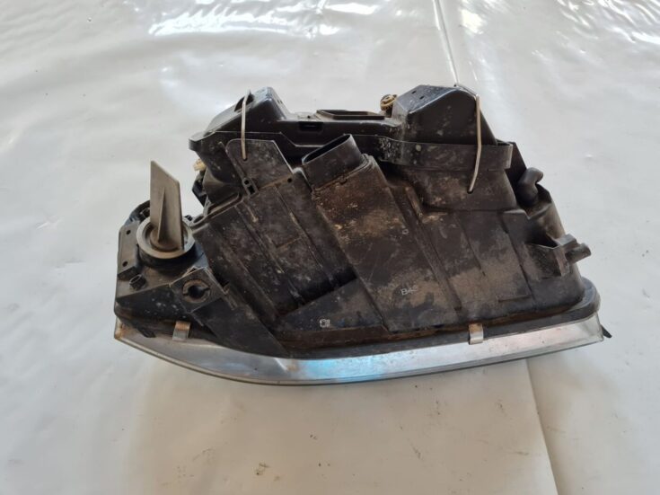 Priekšējais kreisais lukturis priekš AUDI A6 1998