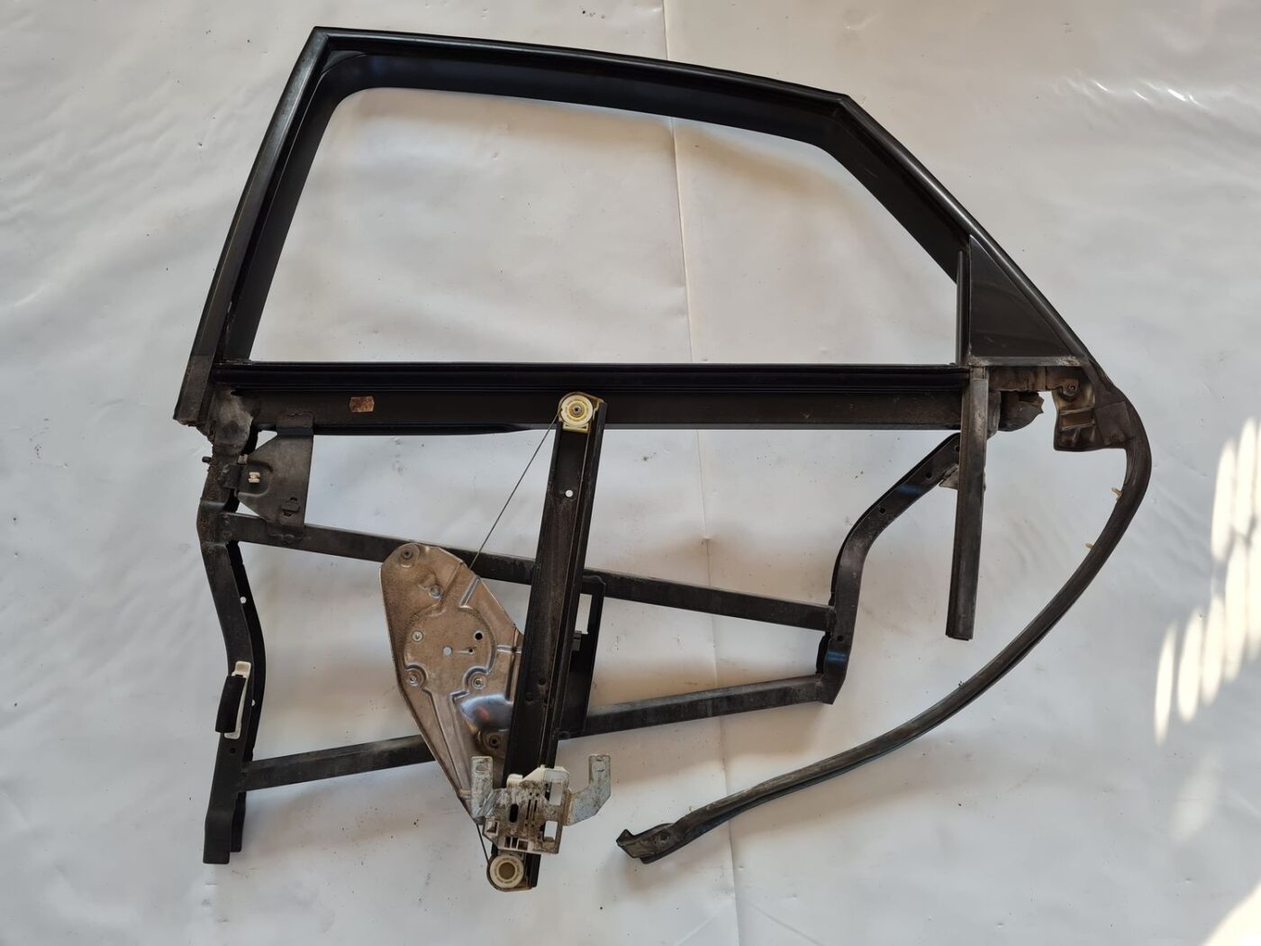 Durvju rāmis priekš AUDI A6 1998 2 Durvju rāmis priekš AUDI A6 1998