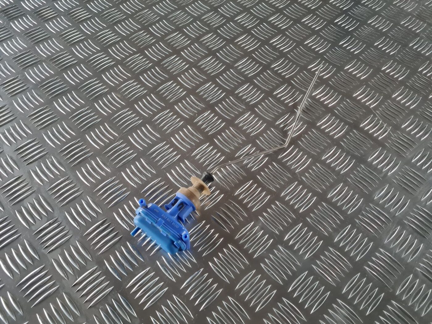 Centrālās atslēgas vakuumsūknis priekš AUDI 80 1991 1 Centrālās atslēgas vakuumsūknis priekš AUDI 80 1991