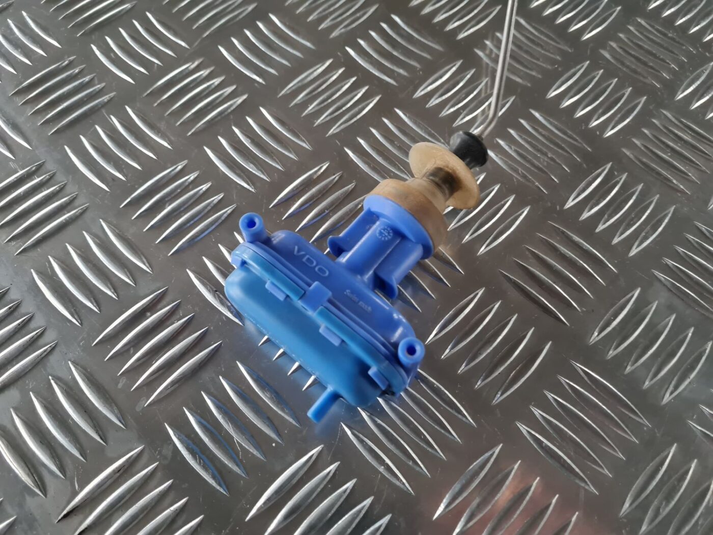 Centrālās atslēgas vakuumsūknis priekš AUDI 80 1991 3 Centrālās atslēgas vakuumsūknis priekš AUDI 80 1991