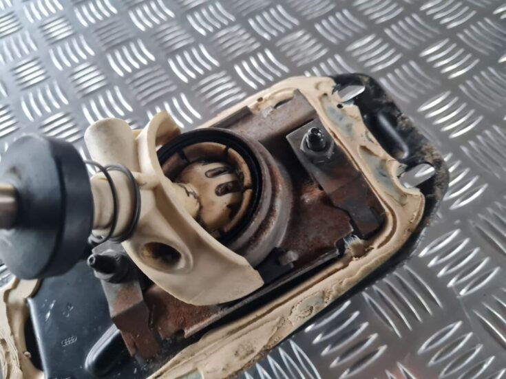 Ātrumu pārslēgšanas slēdzis priekš AUDI 80 1991