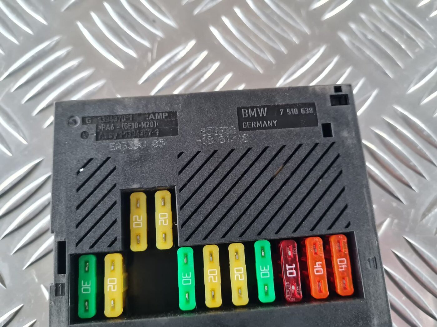 Drošinātāju bloks priekš BMW 6 E63 645 2004 5 Drošinātāju bloks priekš BMW 6 E63 645 2004