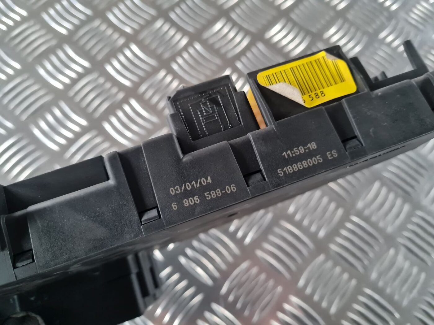 Drošinātāju bloks priekš BMW 6 E63 645 2004 3 Drošinātāju bloks priekš BMW 6 E63 645 2004