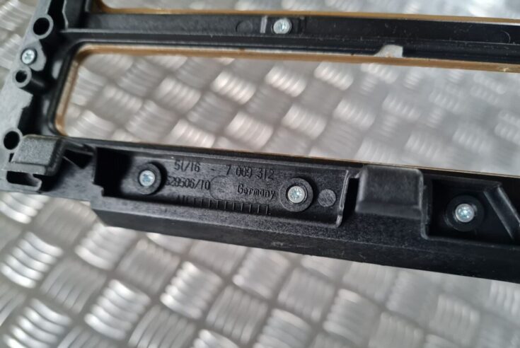 Dekoratīvs rāmis pārnesumu selektoram priekš BMW 6 E63 645 2004