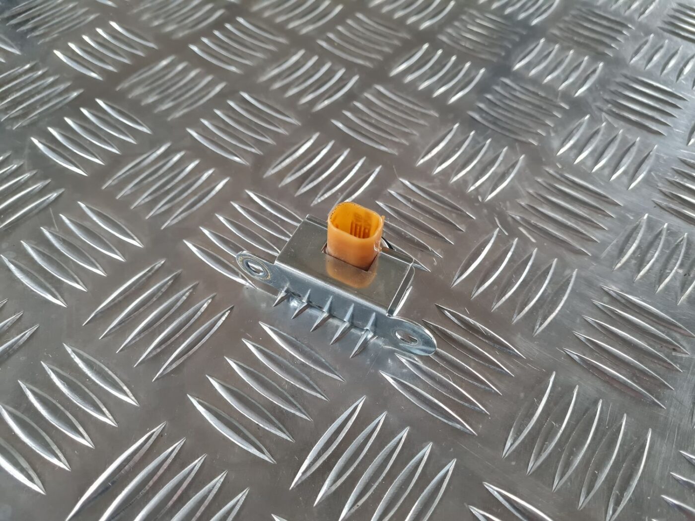 Akseleratora (gāzes) devējs priekš BMW 6 E63 645 2004 4 Akseleratora (gāzes) devējs priekš BMW 6 E63 645 2004