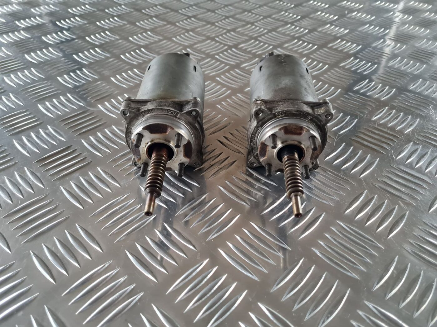 Sadales vārpstas regulētājs priekš BMW 6 E63 645 2004 5 Sadales vārpstas regulētājs priekš BMW 6 E63 645 2004